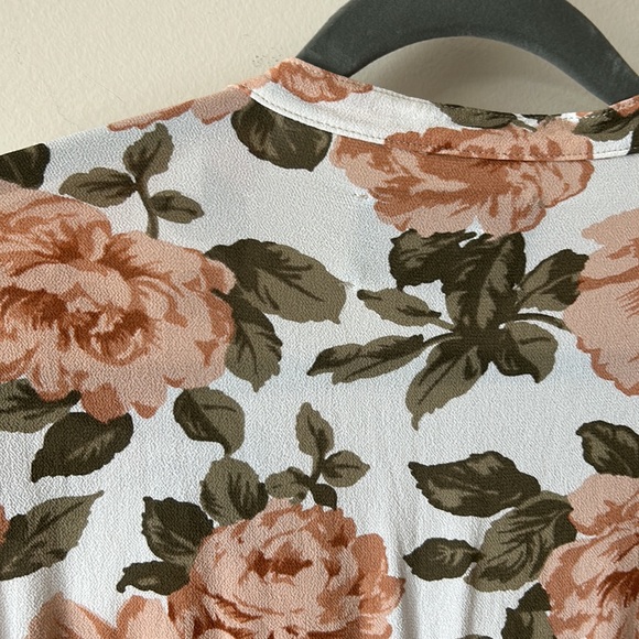 REFORMATION floral blouse 🌸🌺✨ - Picture 6 of 13